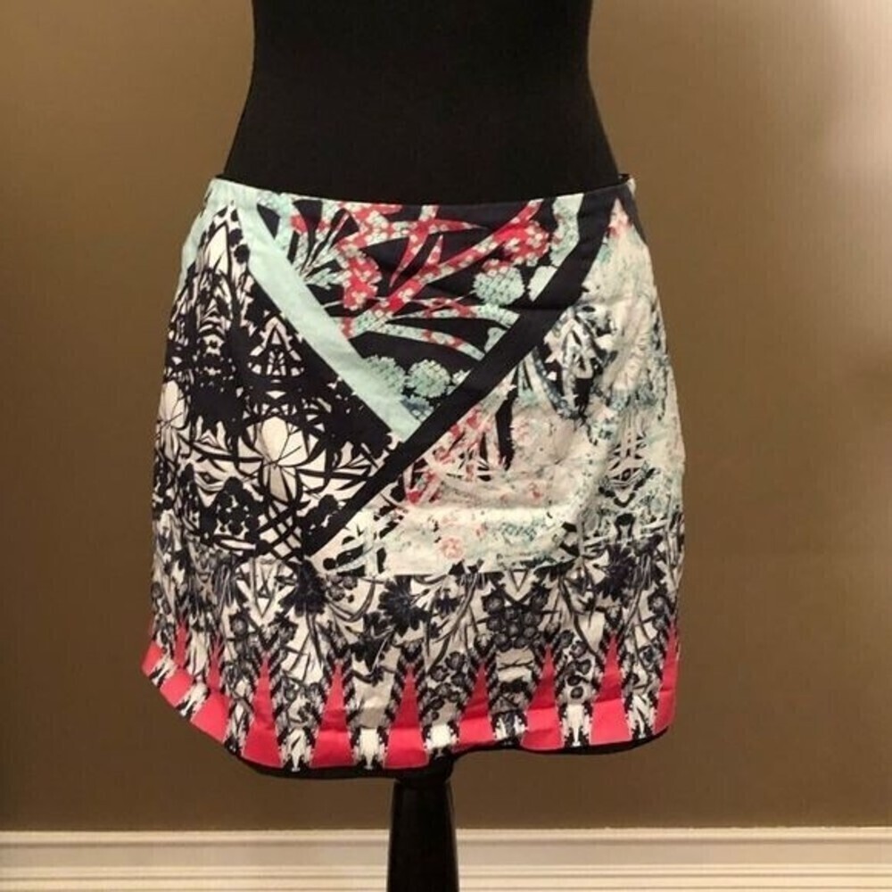 Kenneth Cole NY Mini Skirt in art decor decor